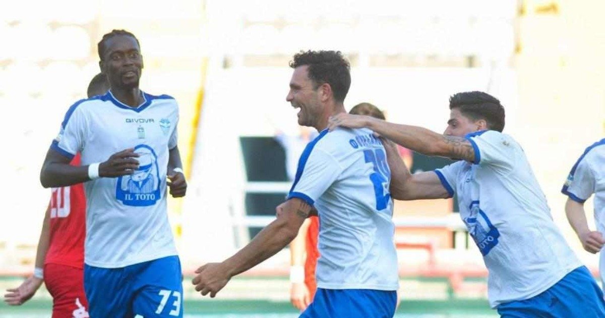 John Kamara nets first Egaleo's League goal in the draw 