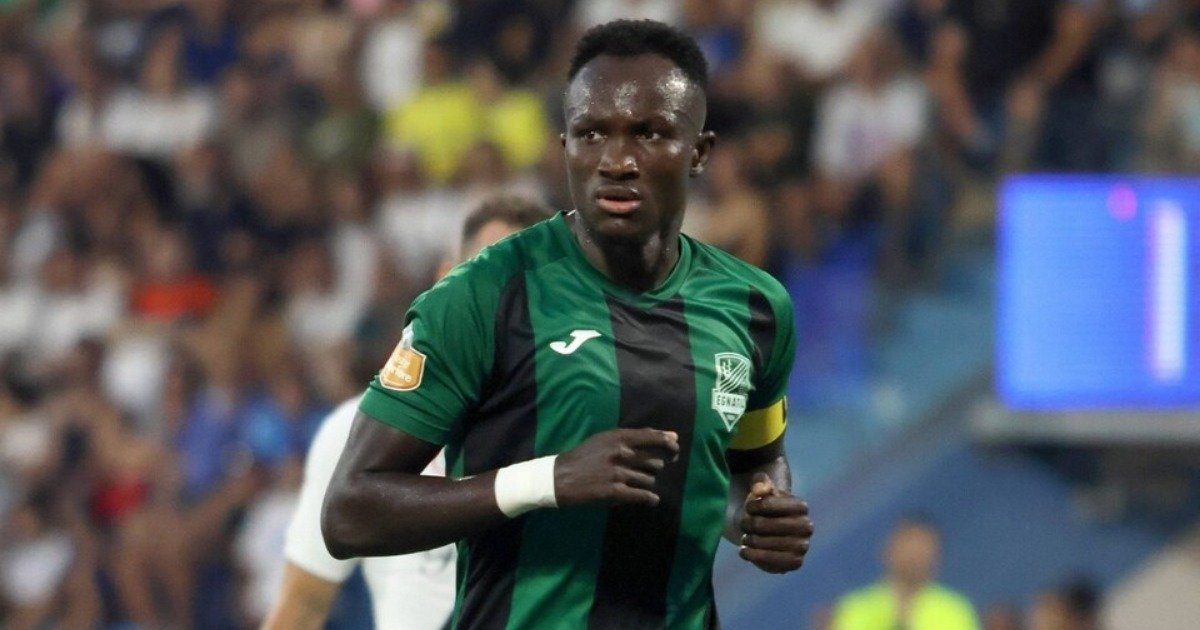 Ghana striker Raphael Dwamena dies after collapsing on the pitch