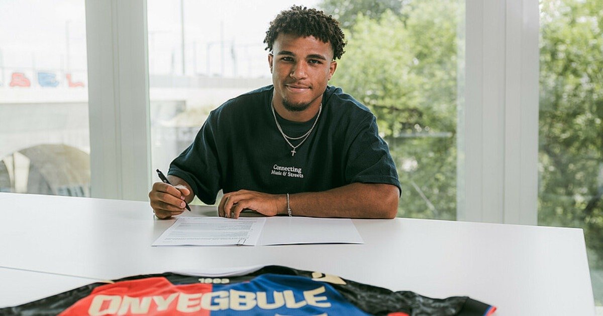 FC Basel has extended the contract of Adriano Onyegbule, a German-Nigerian attacking midfielder, until the end of the 2026-2027 season.