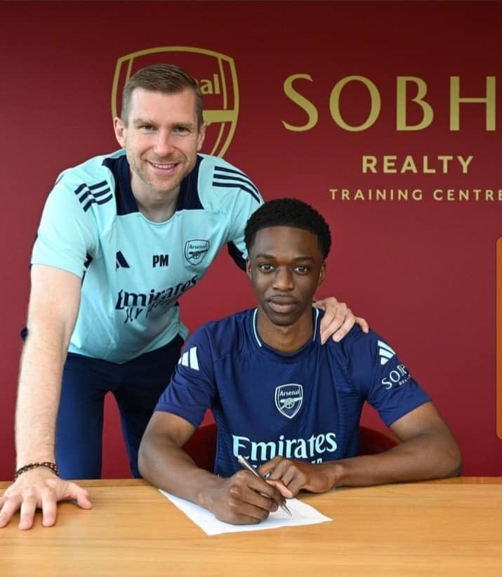 “I feel really delighted to have my family watch me sign my first professional contract," a proud Osman revealed. "It’s been a lot of hard work throughout the years, but I’m happy that they can see that it’s paid off.