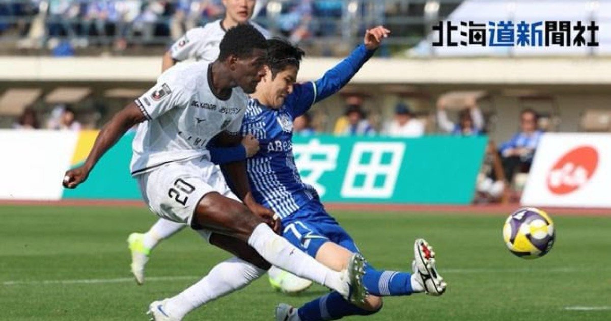 Striker Amadou Bakayoko helps Sapporo secure maximum points