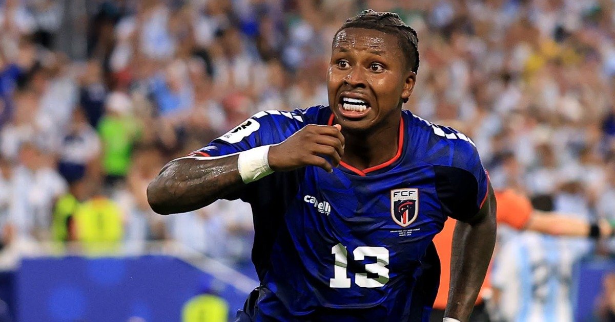 Defending champions Argentina escape Cape Verde upset to reach the last 16