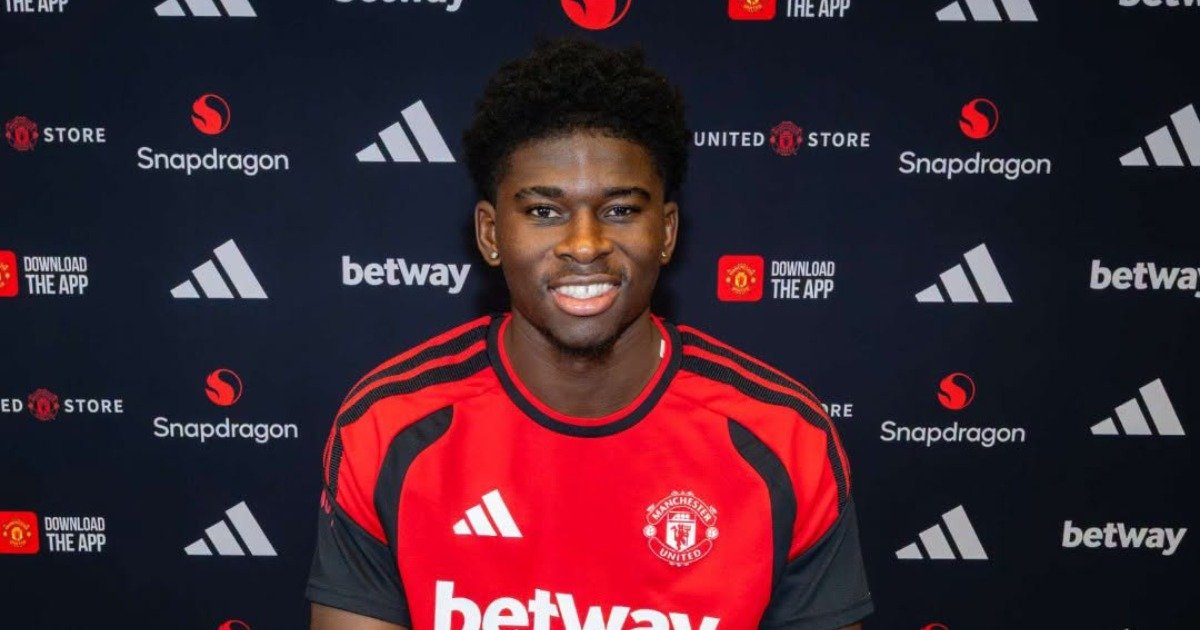 Cameroon midfielder Carlos Baleba joins Manchester United
