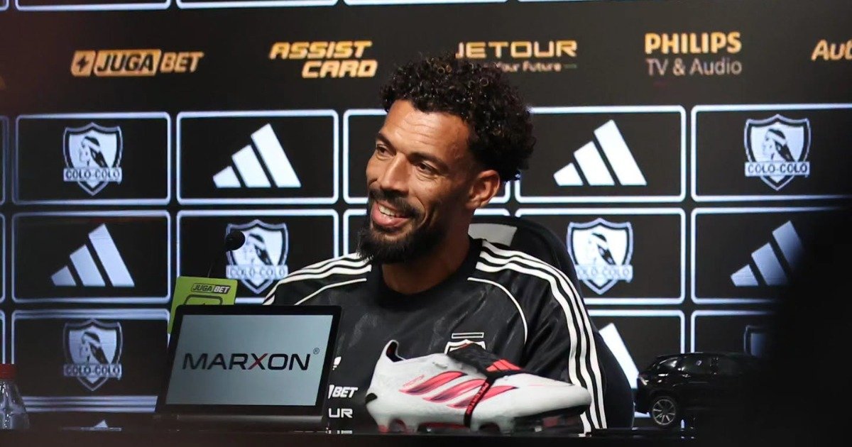 Colo-Colo unveil Cape Verde keeper Vozinha