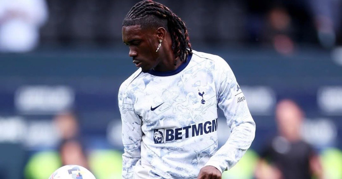 Malian International midfielder Yves Bissouma to join Ajax